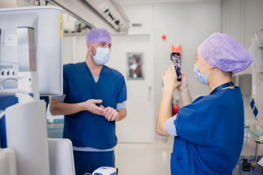 Emre, happiness officer & anesthesiemedewerker