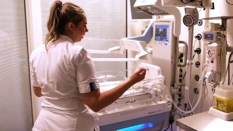 Verloskunde, obstetrieverpleegkundige Demi