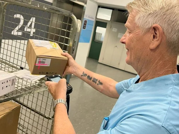 Piet facilitair medewerker